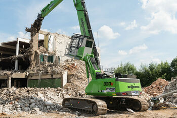 解体機械掘削機 SENNEBOGEN 830 E 建設現場での選択的解体